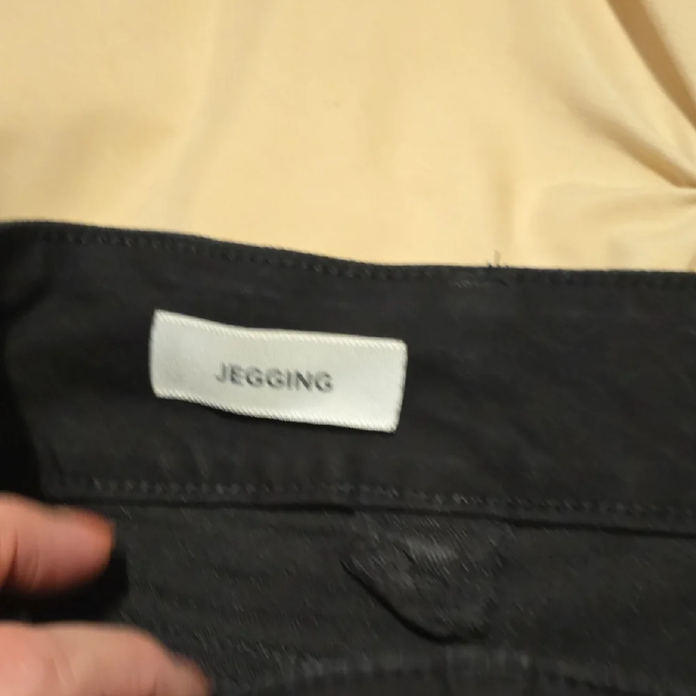 Torrid Black CroppedDenim Pants - Picture 4 of 4